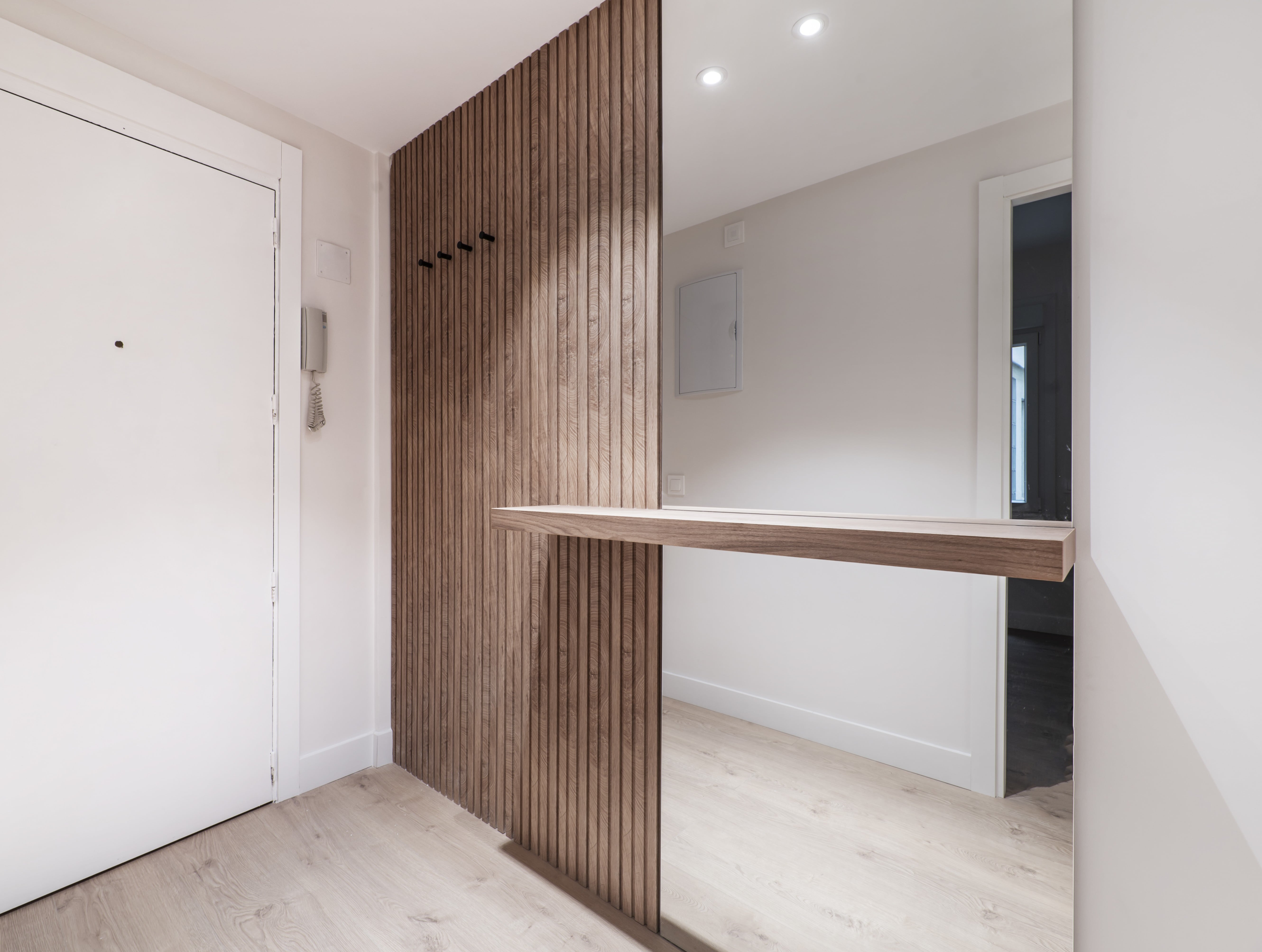 Intrare apartament Tunari - 059