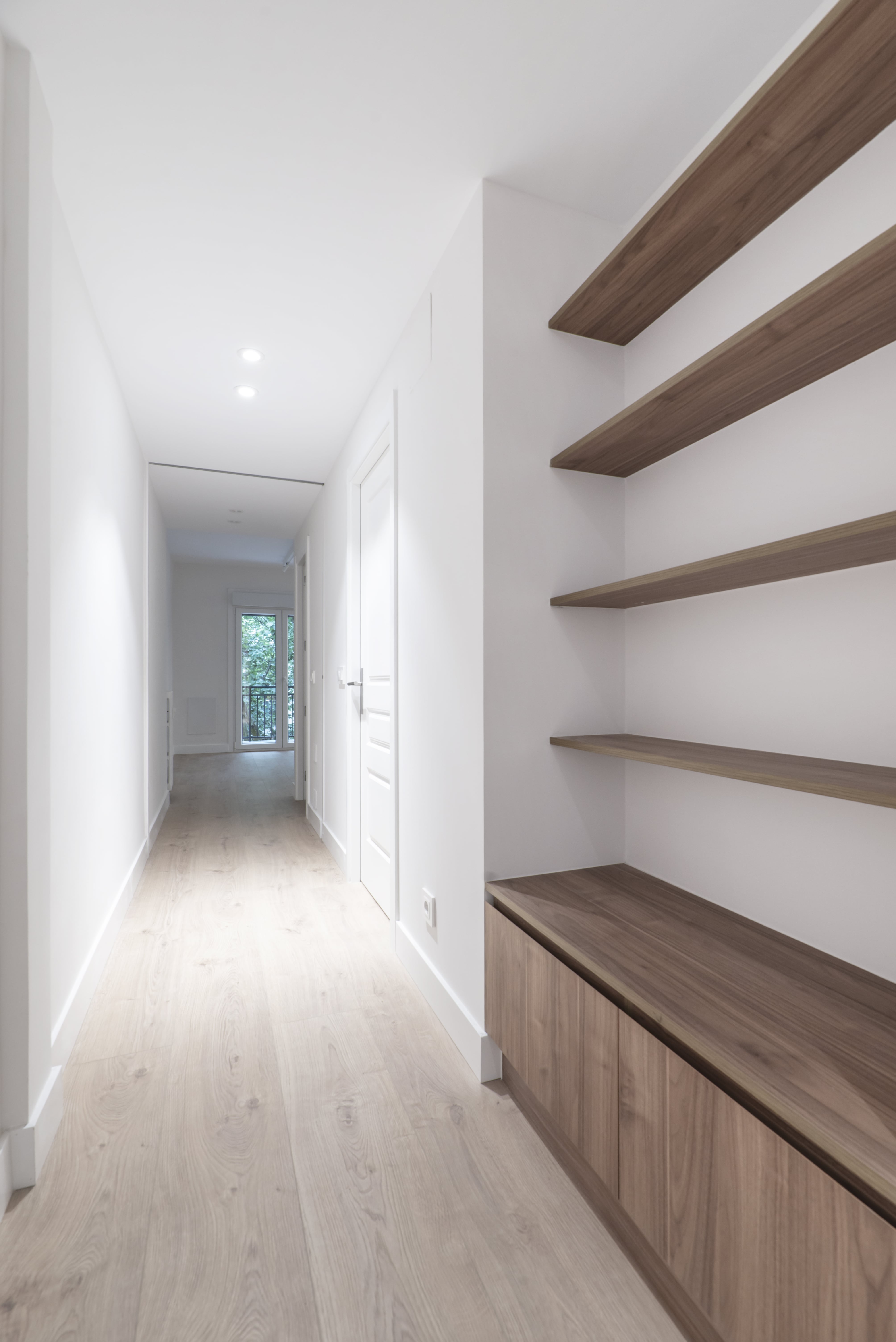 Intrare apartament Tunari - 064